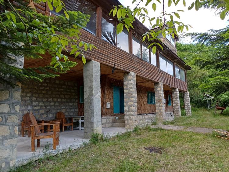 Casă individuală cu 8 camere cu Canalizare în Nistorești
