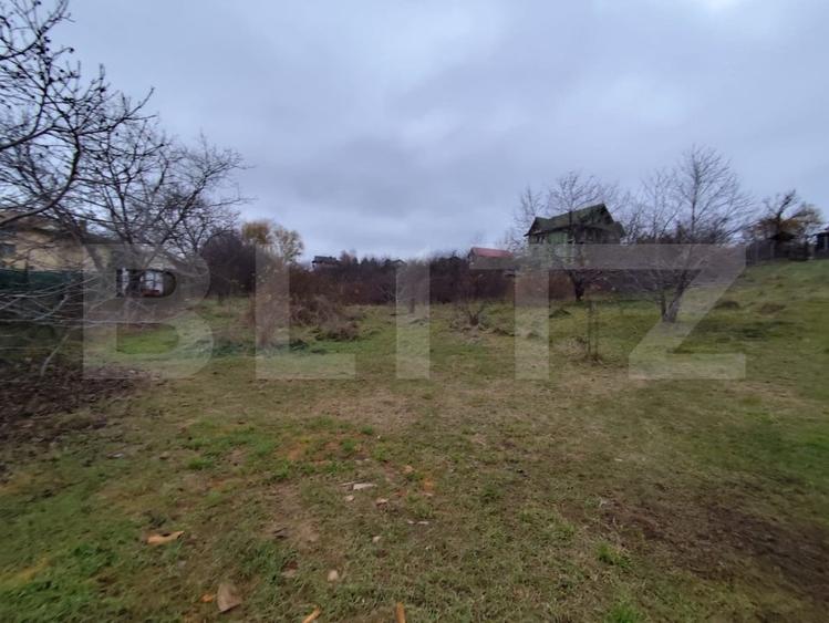 Teren Construcții intravilan de 2618 mp, în Strugurilor