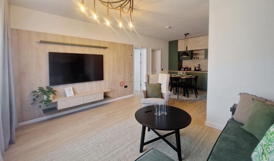 Apartament cu 2 camere semidecomandat, mobilat în Poiana Brașov