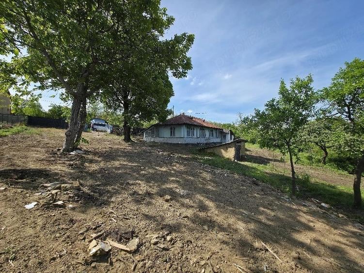 Casă cu Teren 1829 Mp în Erbiceni