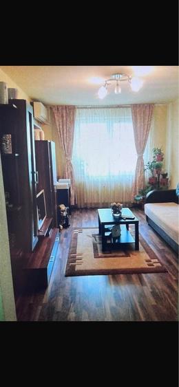 Apartament cu 3 camere semidecomandat în Sebastian