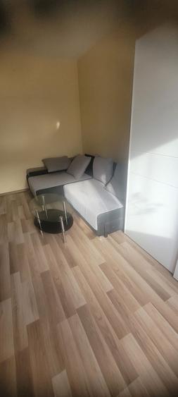 Garsonieră decomandată în Rogerius