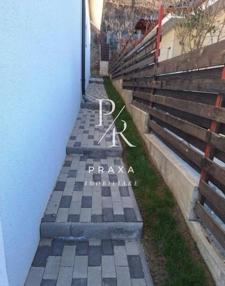 Casă individuală cu 4 camere cu Canalizare în Tăuți