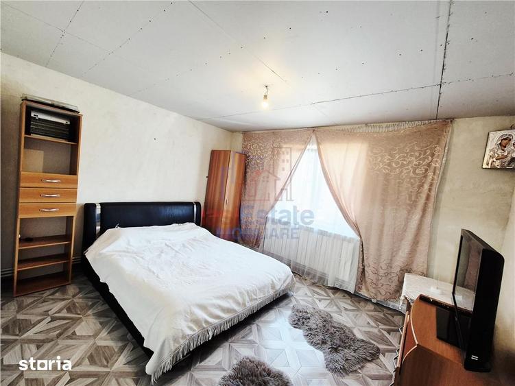 Casă cu 5 camere cu Teren 1166 Mp în Țuțora