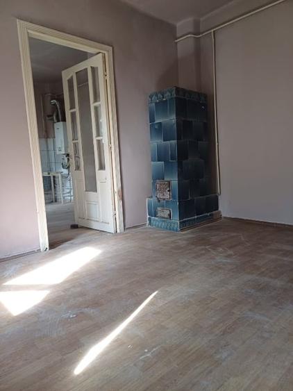 Casă individuală cu 4 camere cu Canalizare în Central