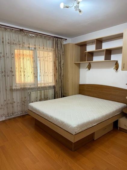Direct proprietar vand apartament  2 camere, decomandat, complet mobilat - 1