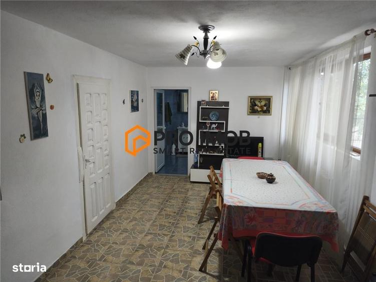 Casă cu 4 camere decomandat în Central