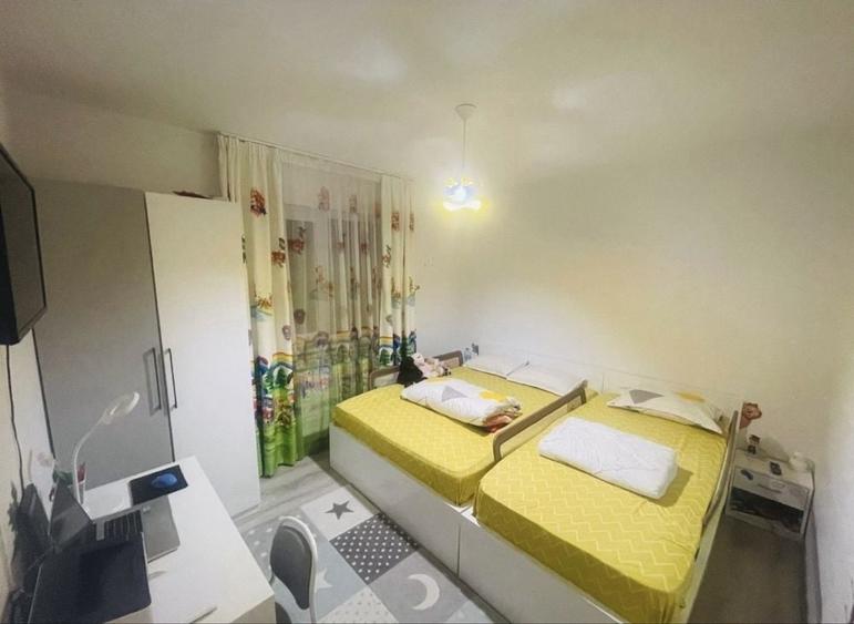 Apartament cu 3 camere decomandat în Dobroești