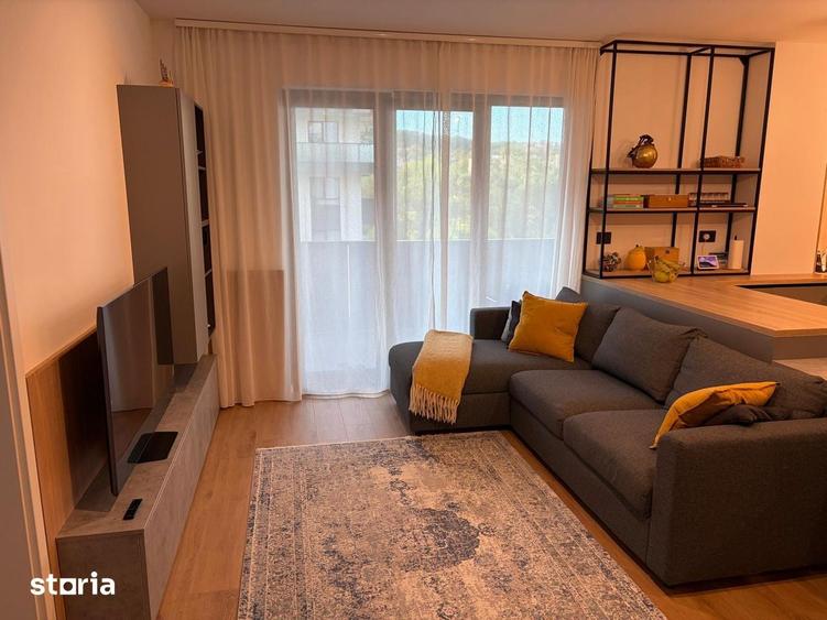 Apartament cu 3 camere semidecomandat în Dâmbul Rotund