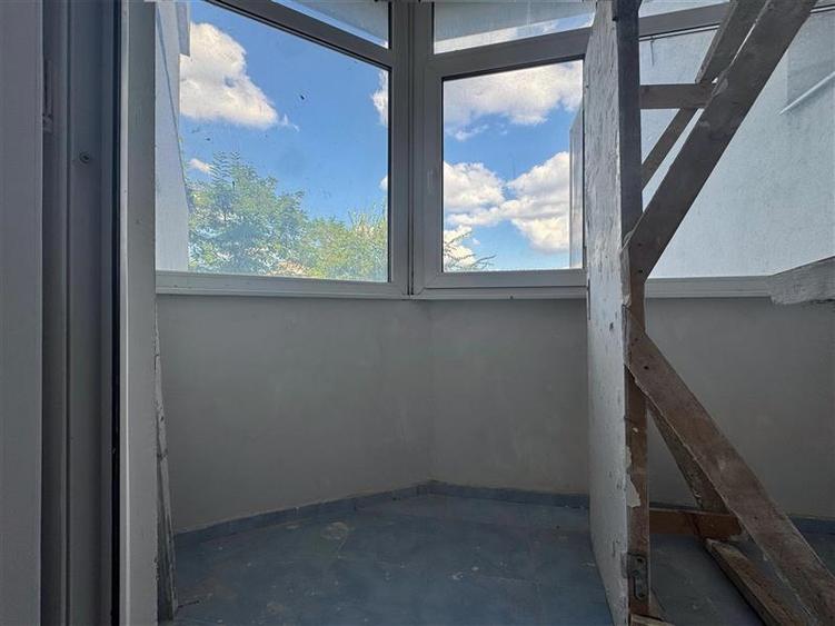 Apartament cu 3 camere decomandat în Aeroport