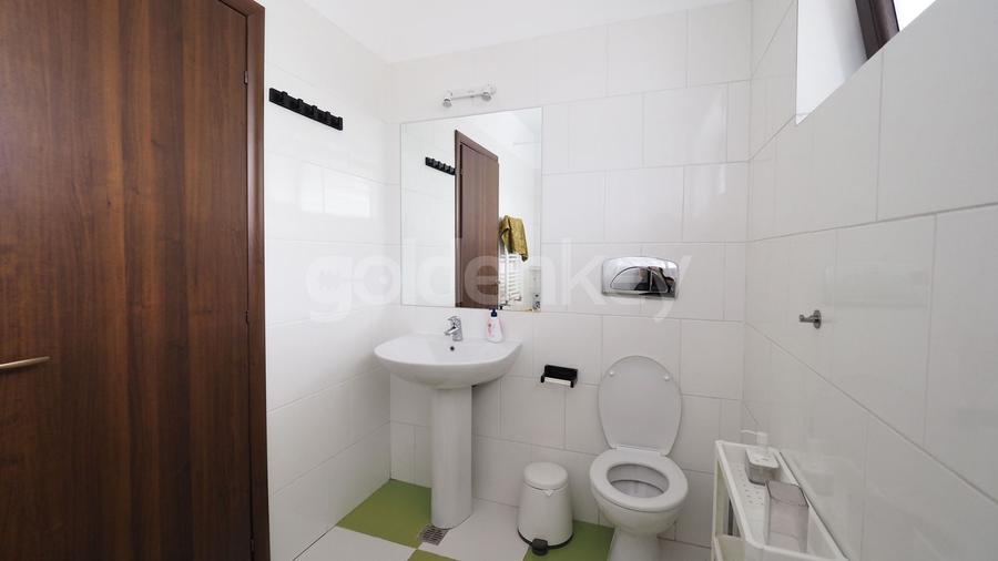 Apartament cu 3 camere semidecomandat, mobilat în Iancu Nicolae