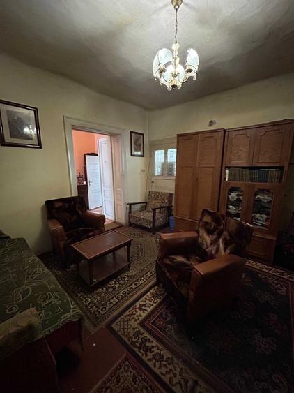 Casă cu 4 camere în Central