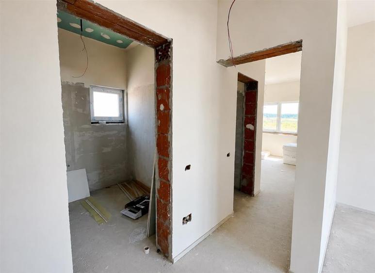 Casă cu 4 camere cu Teren 485 Mp în Sânmartin