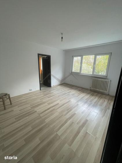 Apartament cu 3 camere nedecomandat în Mircea cel Bătrân