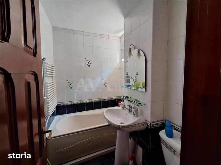 Apartament cu 3 camere semidecomandat în Banca Națională