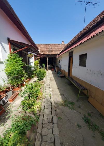 Casă cu 5 camere cu Teren 500 Mp în Aradul Nou