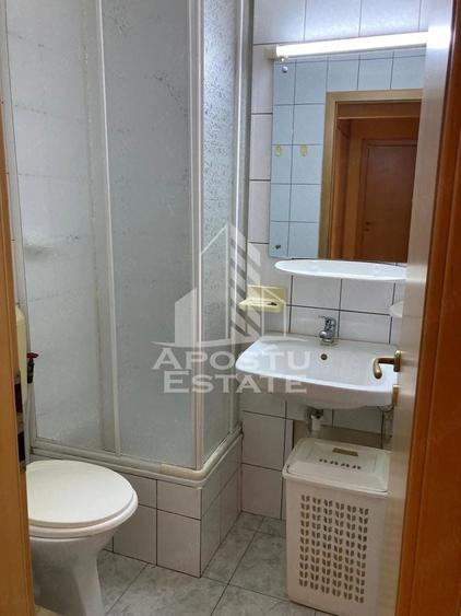 Apartament cu 3 camere decomandat, mobilat în Bucovina