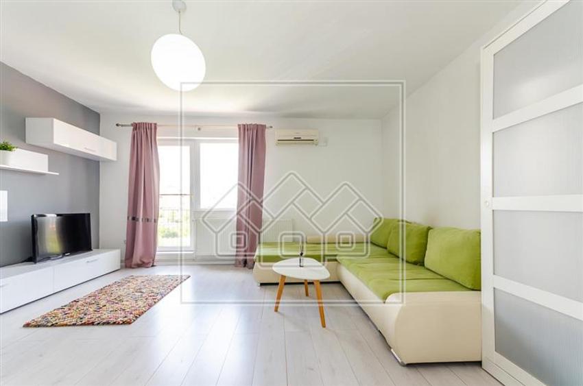 Apartament cu 3 camere decomandat în Broscărie