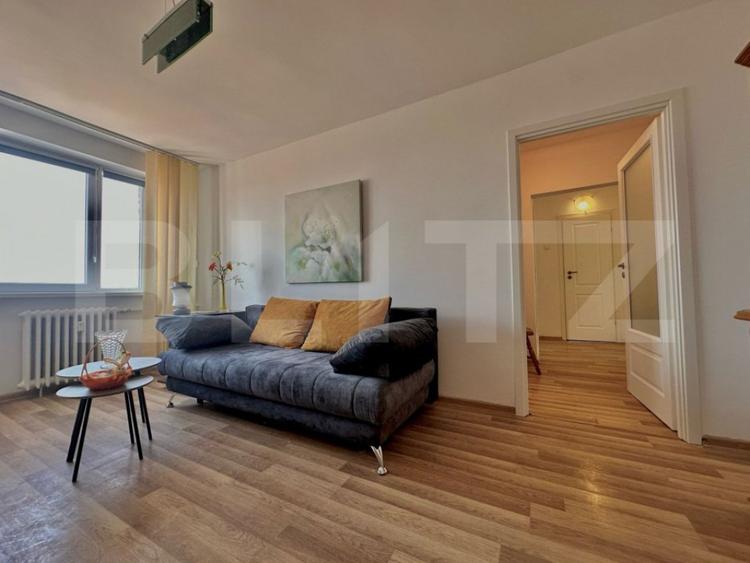 Apartament cu 3 camere, 65 mp, zona Piata Cetatii - 12