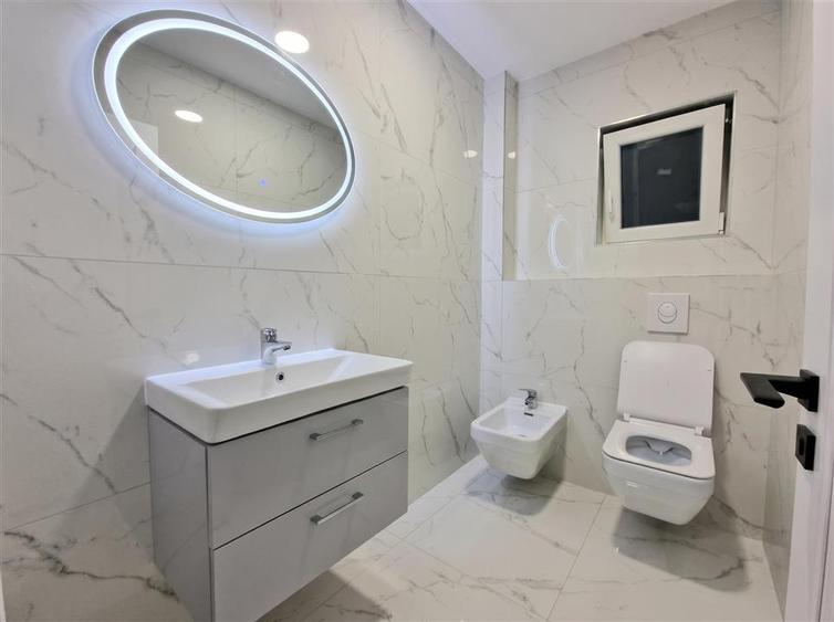 Apartament cu 3 camere decomandat în Ipotești
