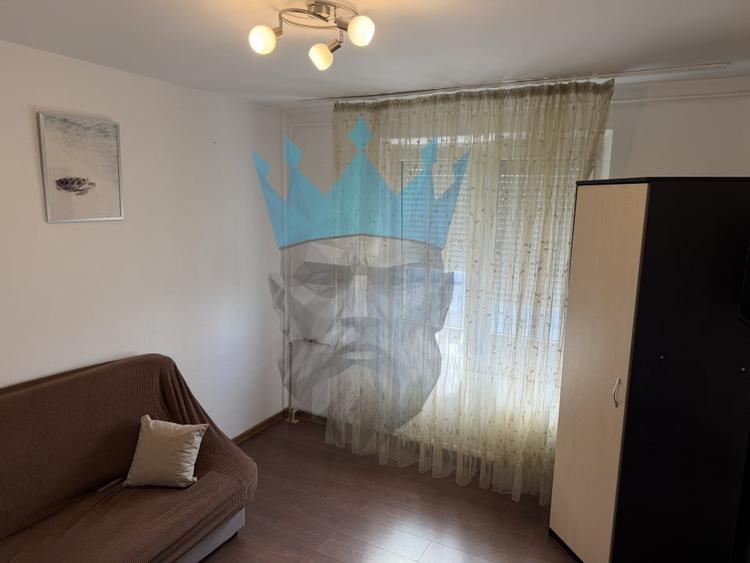 Apartament cu 3 camere decomandat, mobilat în Vitan