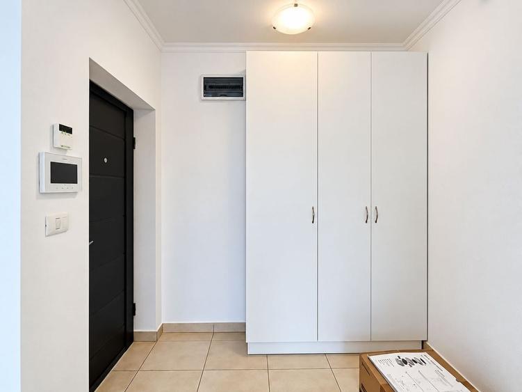 Apartament cu 3 camere semidecomandat, mobilat în Giroc