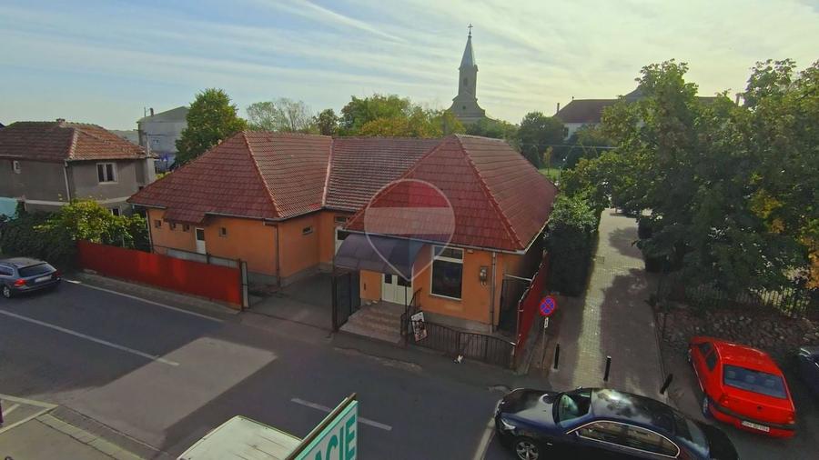 Spațiu comercial, de 300 mp, în Sânmartin