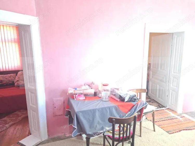 Casă cu 6 camere cu Teren 2500 Mp în Central
