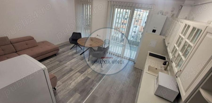 Apartament cu 3 camere semidecomandat în Central