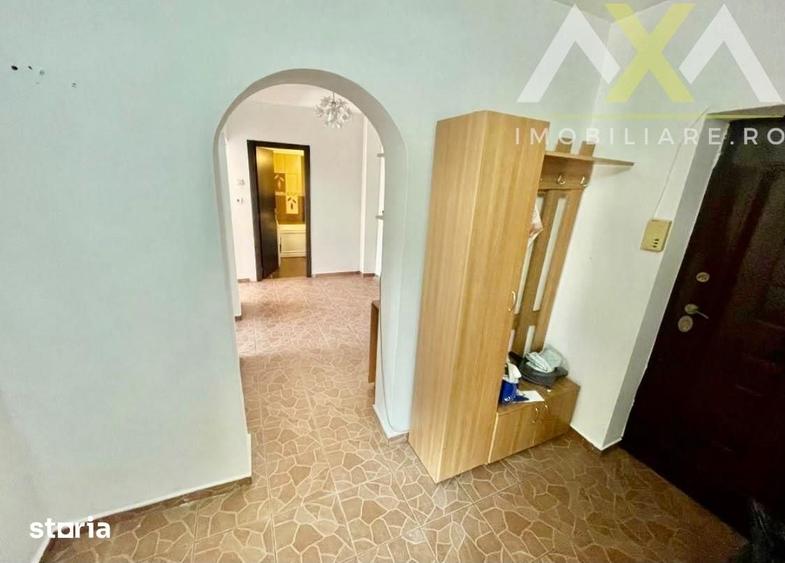 Apartament cu 3 camere decomandat în Nicolina