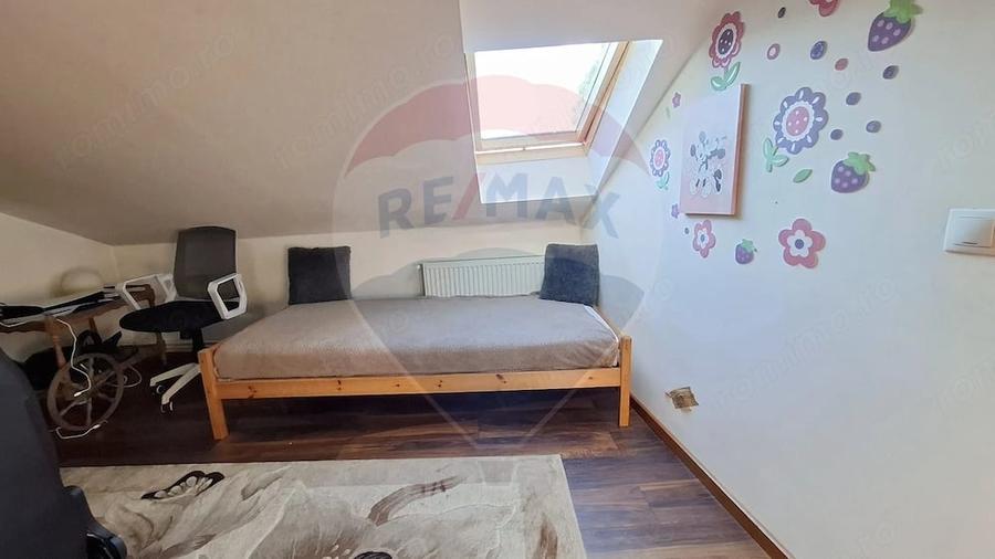Casă cu 5 camere cu Teren 20 Mp în Central