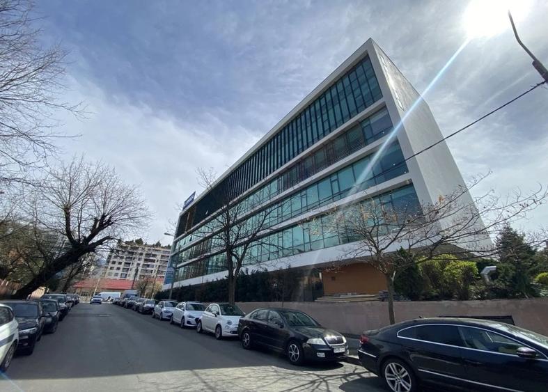 Birou, de 3,650 mp, în Herăstrău