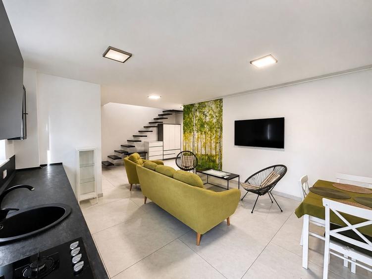 Apartament cu 3 camere decomandat, mobilat în Central