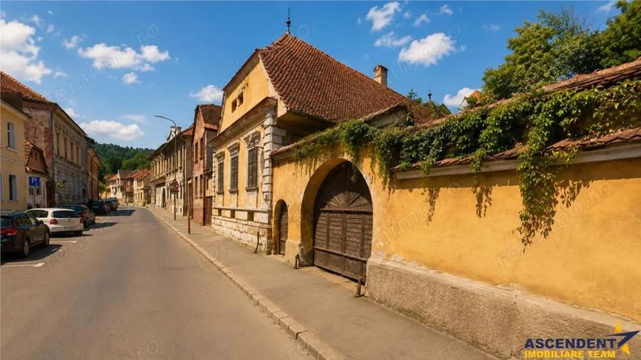 Casă cu 2 camere cu Teren 185 Mp în Centrul Istoric