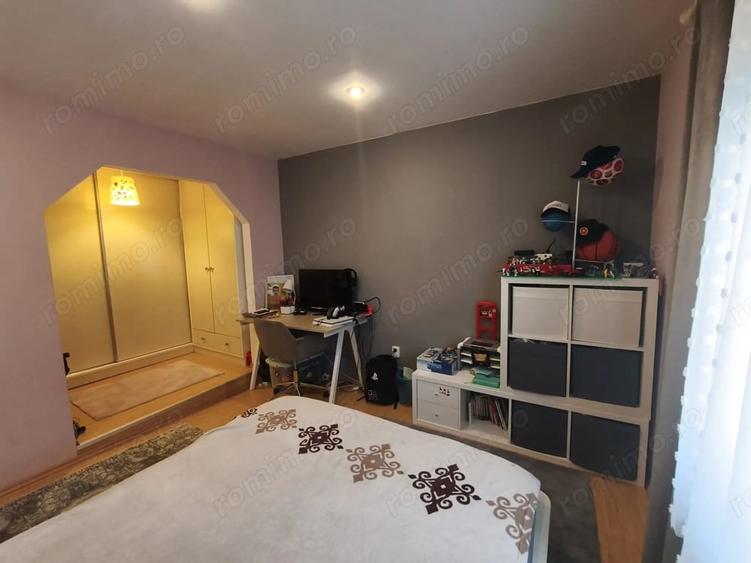 Apartament cu 4 camere decomandat în Govândari