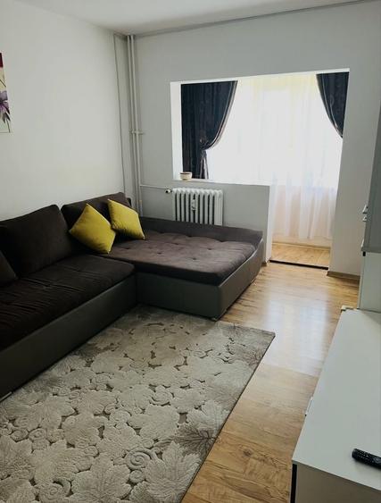 Apartament cu 2 camere semidecomandat în Rovine