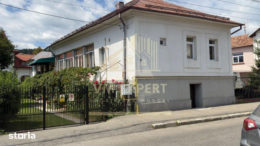 Casă cu 6 camere cu Teren 456 Mp în Ultracentral