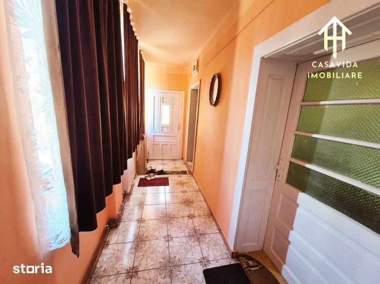 Casă cu 5 camere cu Teren 4400 Mp în Boldur