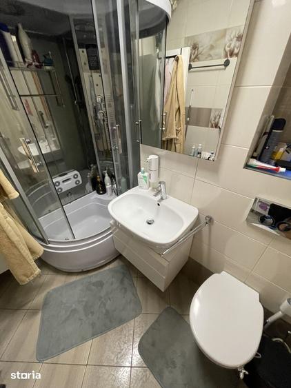 Apartament cu 3 camere decomandat în Nicolina