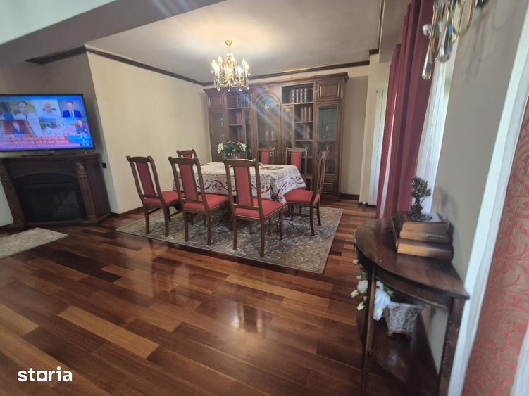 Apartament cu 4 camere decomandat în Decebal