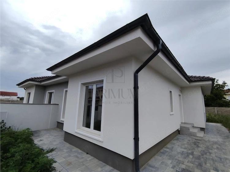 Duplex pe plan - canalizare - 4 camere - 4