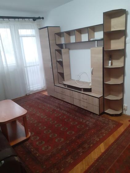 Apartament cu 3 camere semidecomandat, mobilat în Obor
