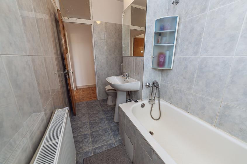 Apartament cu 3 camere decomandat, mobilat în Văcăresti