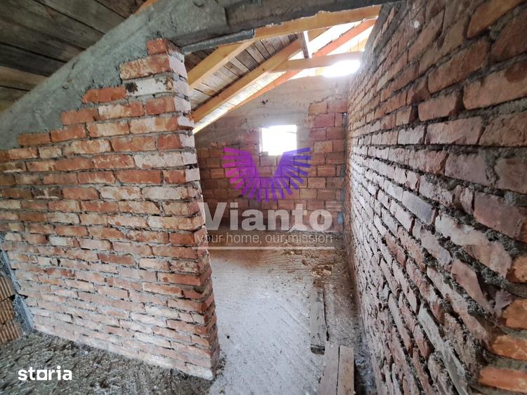 Casă cu 5 camere cu Teren 825 Mp în Roșia