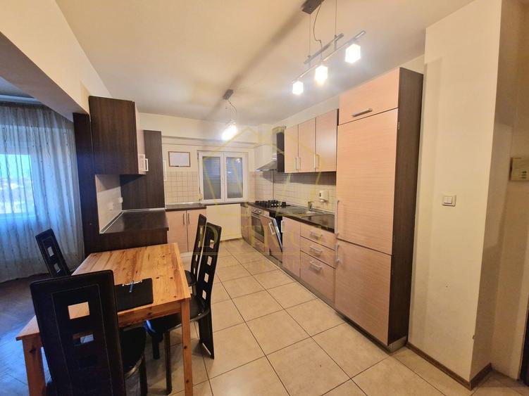 Apartament cu 3 camere semidecomandat, mobilat în Aradului