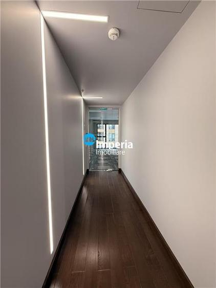 Birou, de 480 mp, în Central