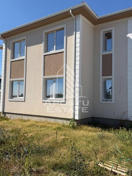 Duplex cu 4 camere cu Canalizare în Remetea Mare