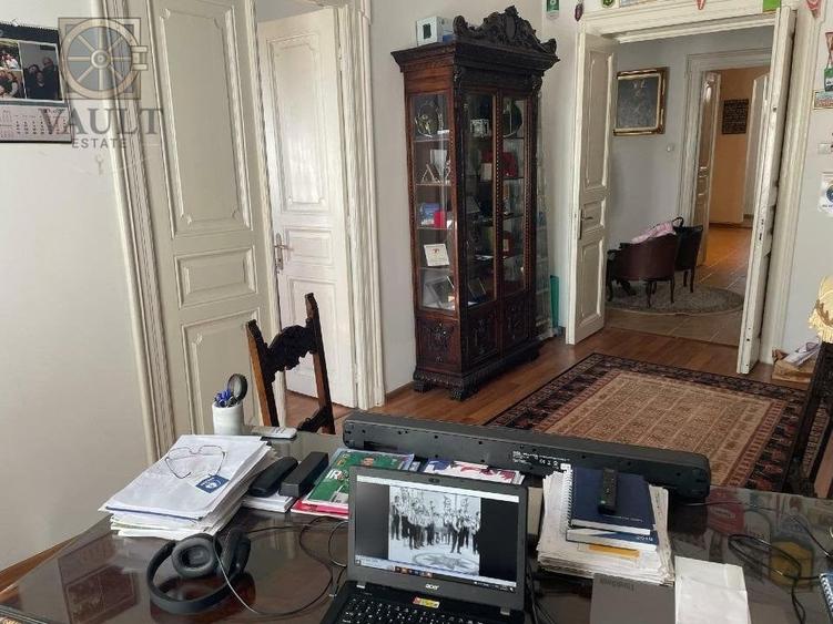 Apartament cu 4 camere nedecomandat, mobilat în Calea Victoriei