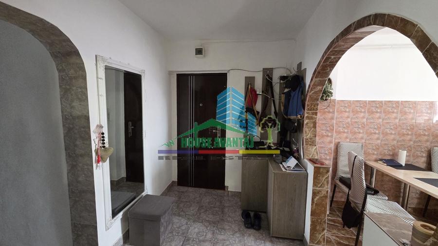 Apartament cu 3 camere decomandat, mobilat în Brăilei