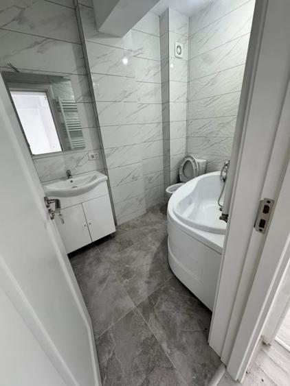 Apartament cu 3 camere semidecomandat în Valea Lupului